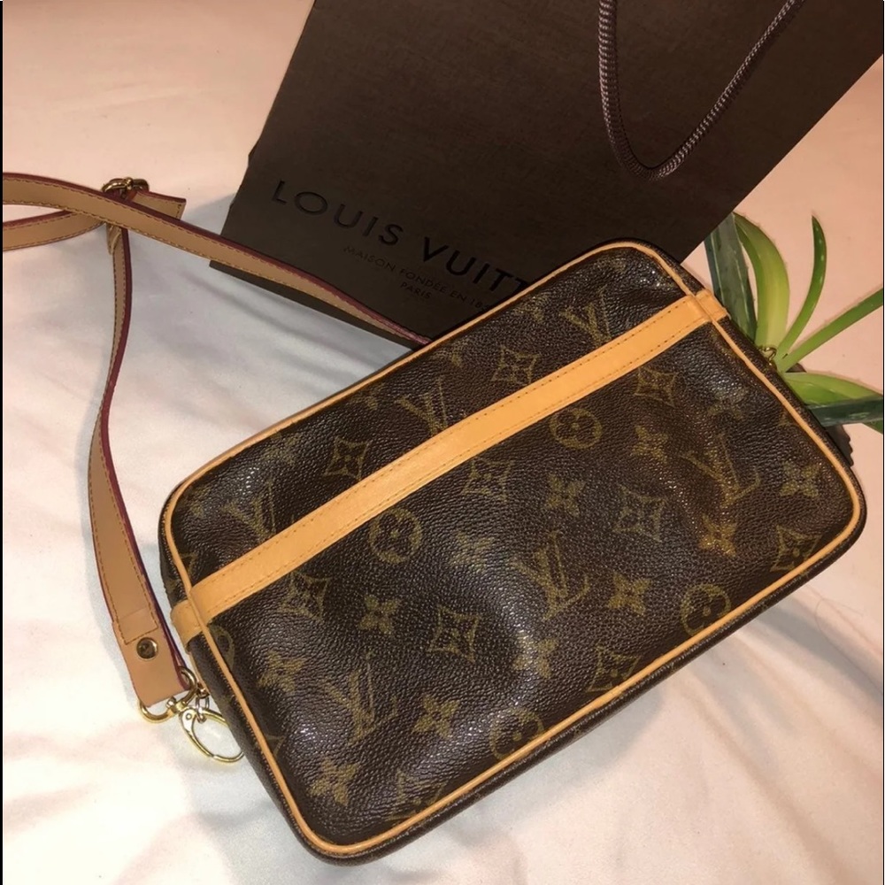 LOUIS VUITTON CROSSBODY BAG